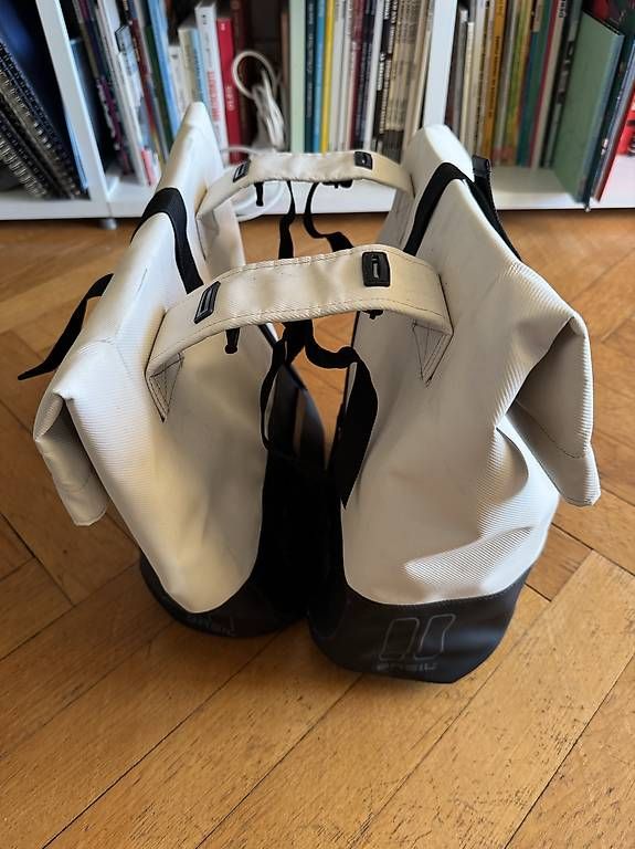 Pièces détachées: Sacoches vélo Basil – D'occasion à lausanne par Filiajephte 3
