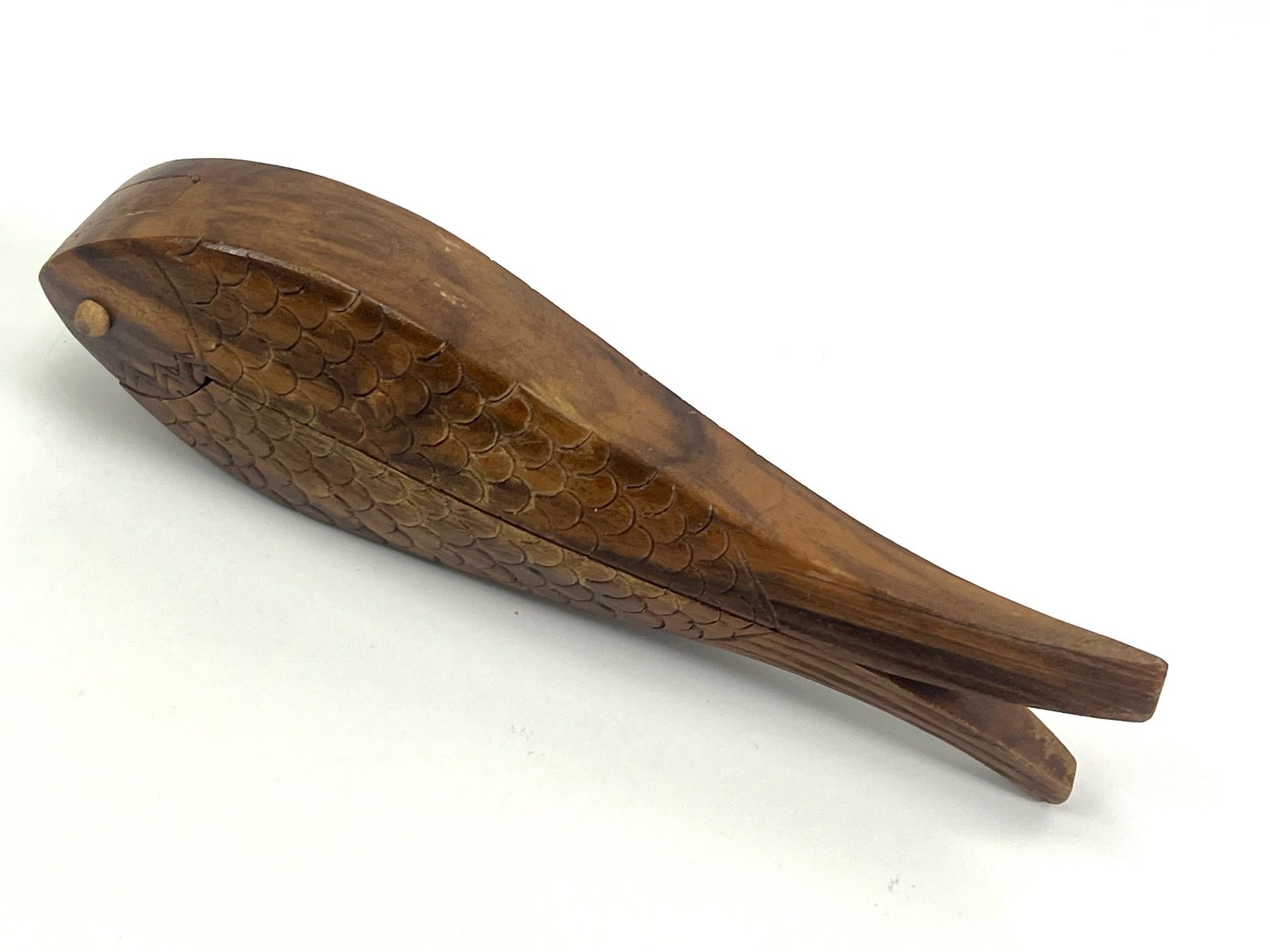 Küchengeräte: Holz Nussknacker Fisch geschnitzt – Gebraucht aus Zürich von Arche_Brockenhaus 2