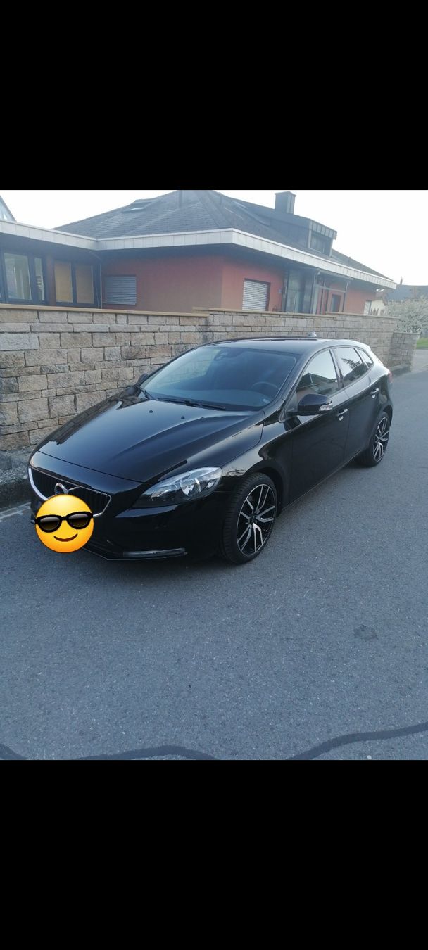 Volvo Autos: Volvo v40 – D'occasion à Nendeln par Kranz07 3