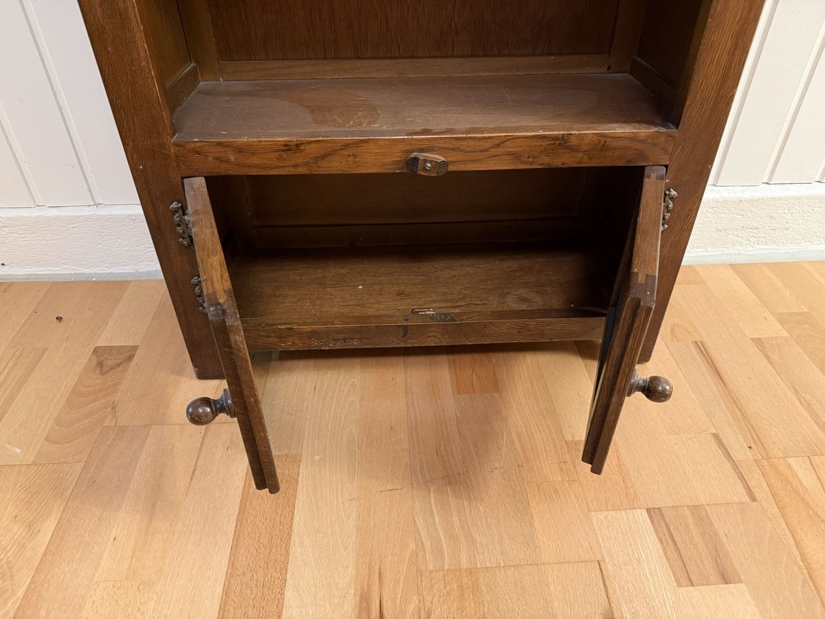 Regale: Vintage Eichenregal mit Schnitzereien & Schrank – Gebraucht aus Bern von Moowee 4