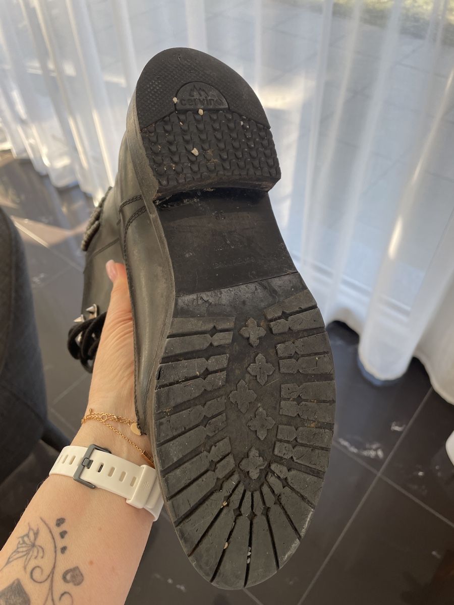 Sergio Rossi Scarpe da donna: Sergio Rossi Biker cuir noir et clous – Usato da Montagny-la-Ville venduto da Sissi-Sissi 2