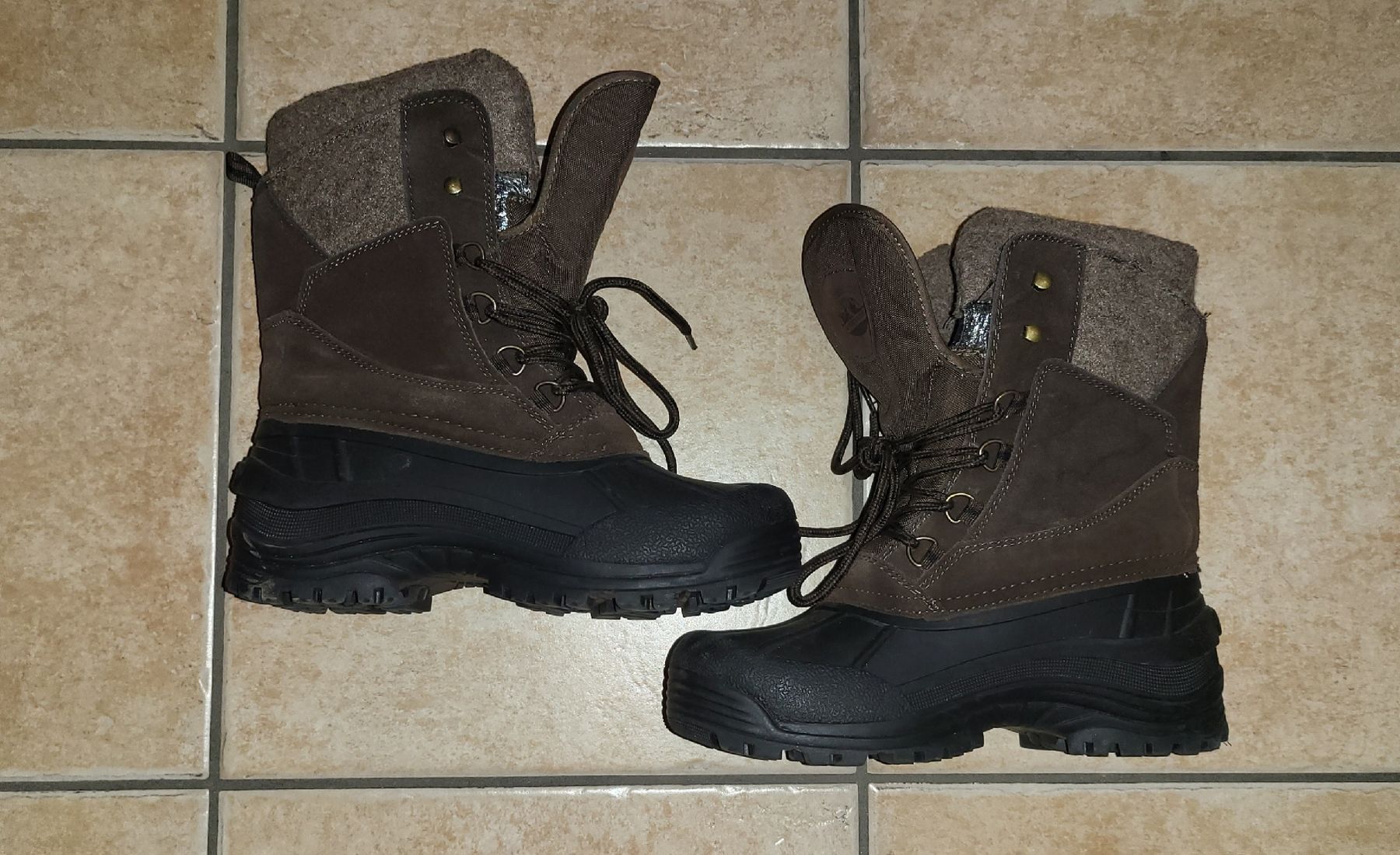 Scarpe da uomo: Bottes étanches 39 – Nuovo (secondo la descrizione) da Sion venduto da Oonathoo