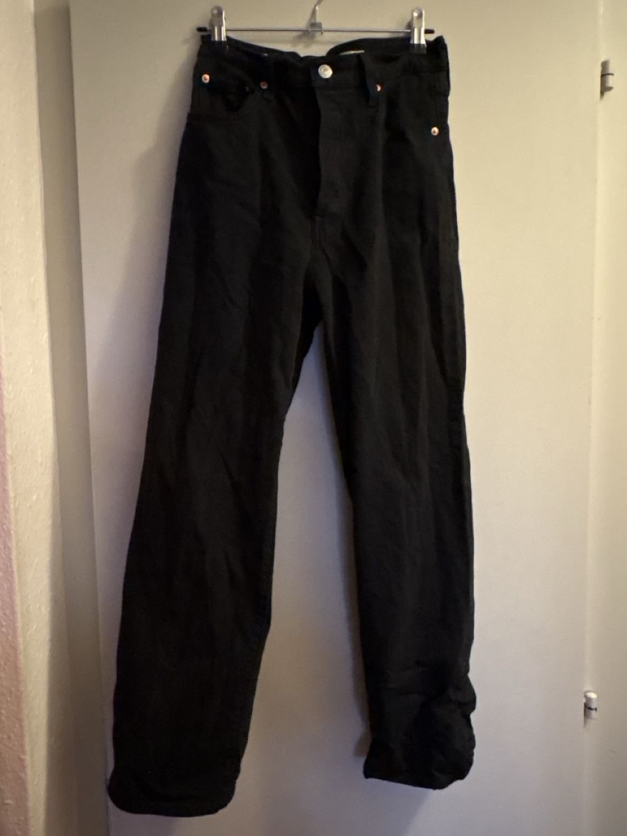Jeans: Levi's noir – D'occasion à Genève par pet_sh52