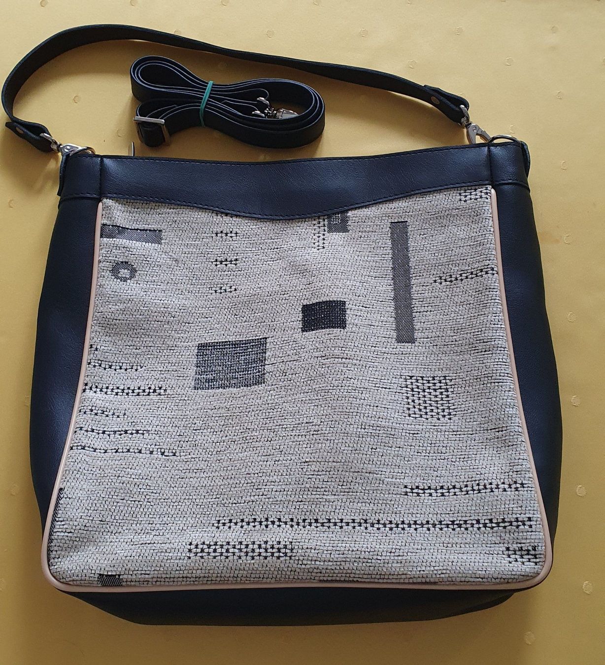 Borse da donna: Umhängetasche/ Handtasche, Einzelstück – Nuovo e nell'imballaggio originale da Niederlenz venduto da clea50 1