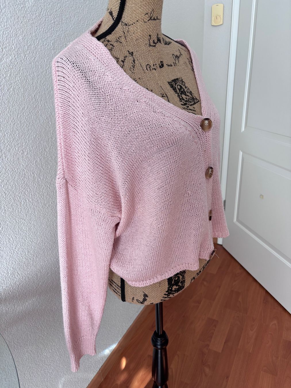 Vestes: Kurze Strickjacke rosa M/L – D'occasion à Balsthal par Uroby 1