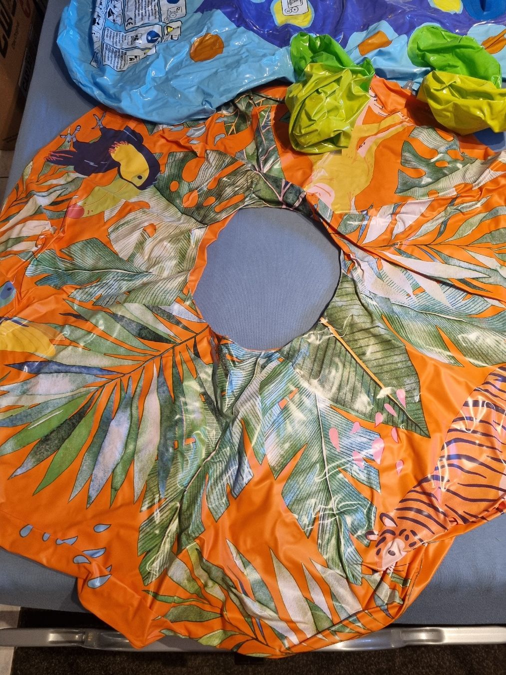 Bouées: Aufblasbare Schwimmsachen Set – D'occasion à Murten par Inf-shop 2