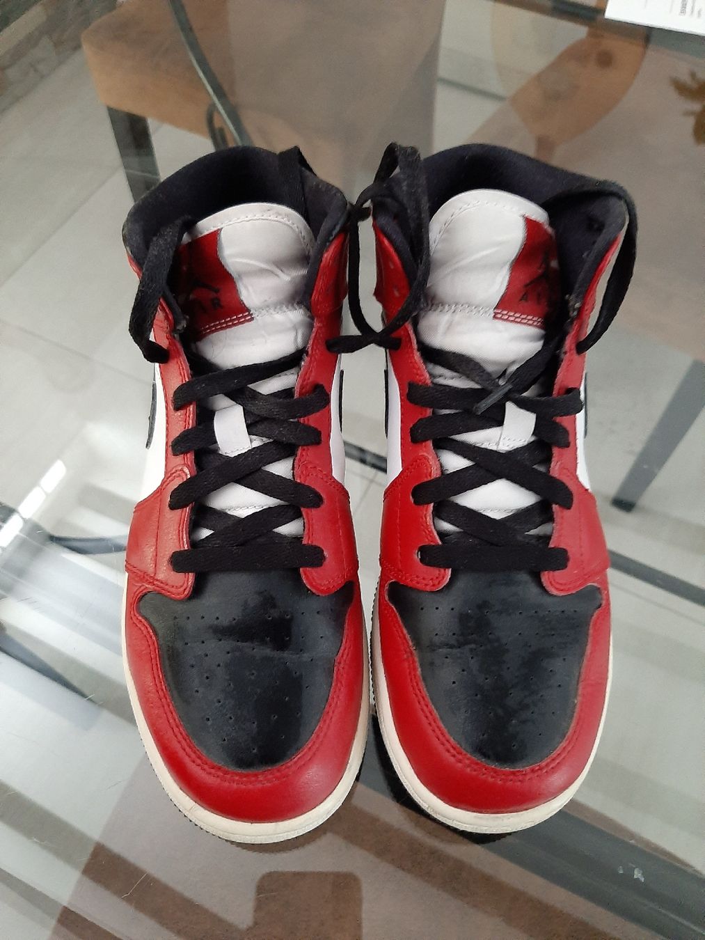 Jordan Herrenschuhe: Jordan 1 Mid Chicago Black Toe – Gebraucht aus Bex von Sakito 2
