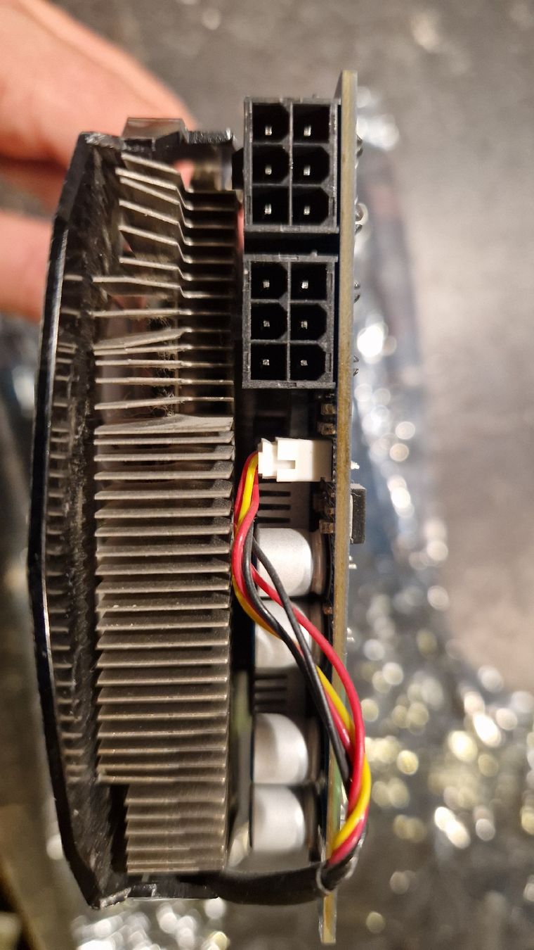 Gigabyte Schede grafiche: PC Grafikkarte Gigabyte GV-N560OC-1GI – Usato da Küttigen venduto da dom_dom123_2008 4