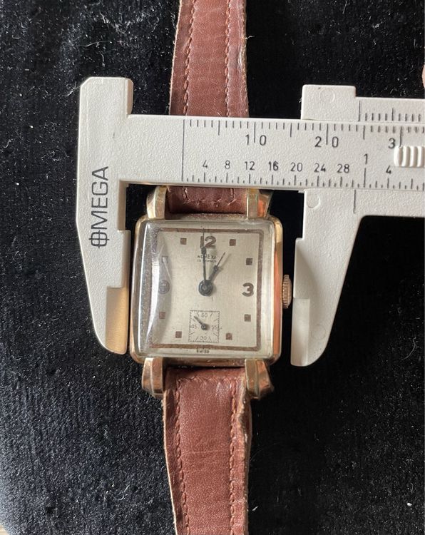 MONTRE MÉCANIQUE À remontage mécanique vintage des années 60 Disney