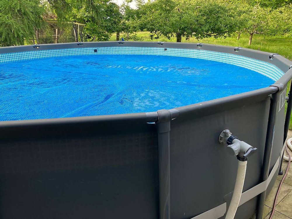 Schwimmbad: Piscine Intex Graphite Panel Pool, 488 x 122 cm, avec pompe – Gebraucht aus Villarimboud von ber_m99f 3