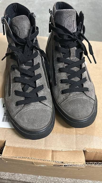 Chaussures femmes: Scarpe Armani – D'occasion à Bellinzona par SammlerTI