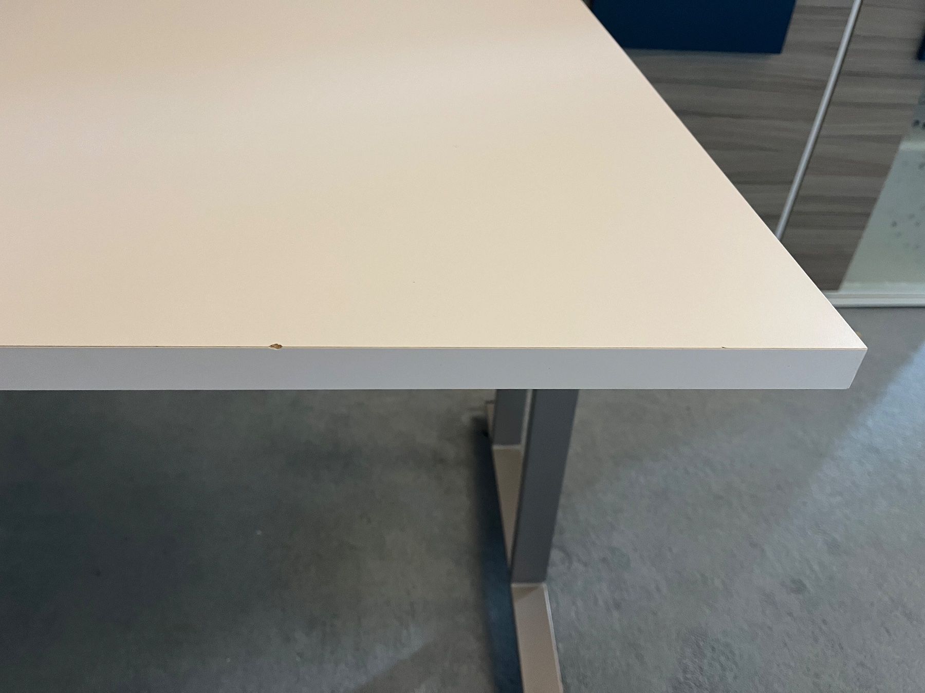 Scrivanie: Bürotisch weiss mit Kabelkanal – Usato da Kaltbrunn venduto da tho_x6l5 4
