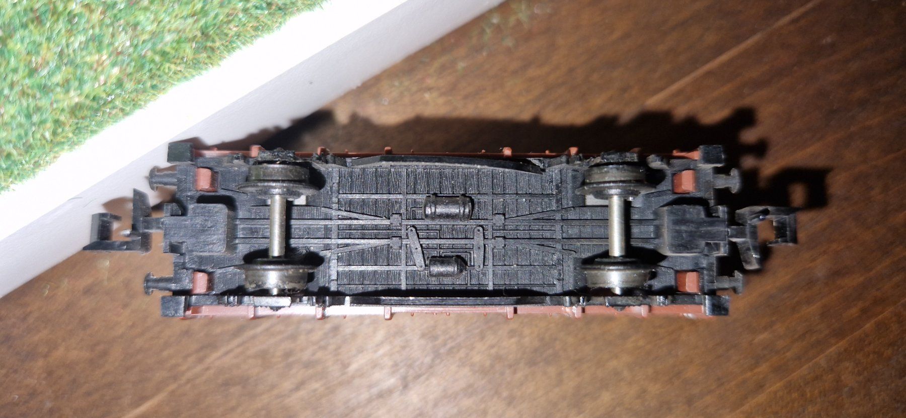 Trix Modellini di ferrovie: Minitrix Güterwaggon beladen mit Holz Spur N – Usato da Unterengstringen venduto da Kab81 3