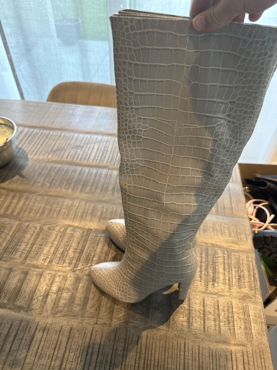 Scarpe da donna: Stiefel Schlangen Look Beige Grösse 6.5 US / 38 – Usato da Selzach venduto da romanstraumann
