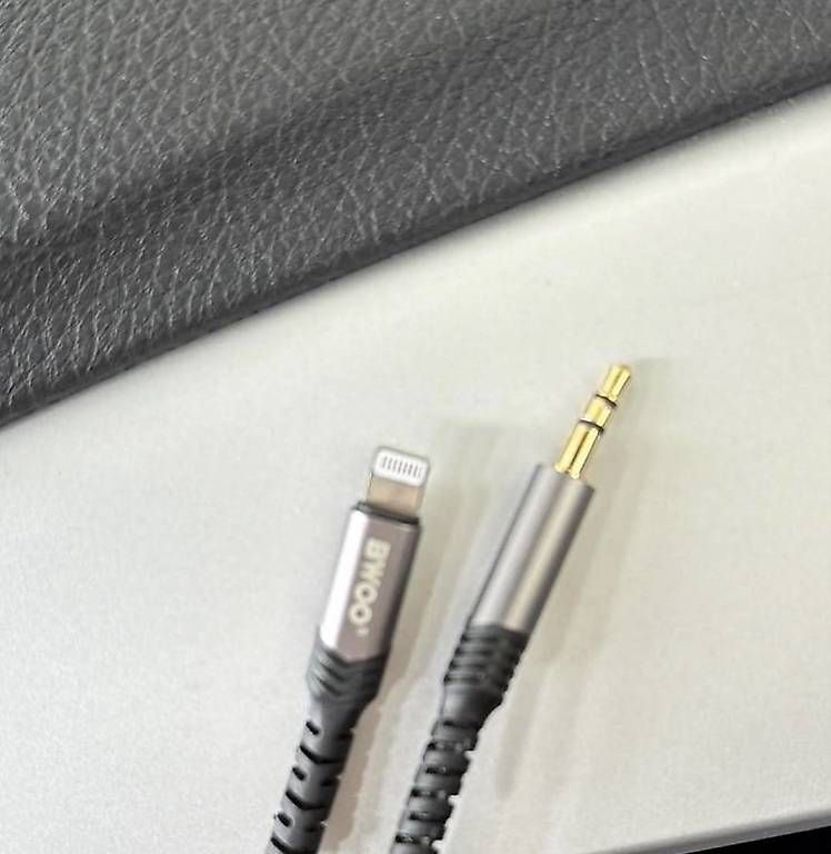 Kabel: AUX KABEL – Gebraucht aus Zürich von vic_km9q