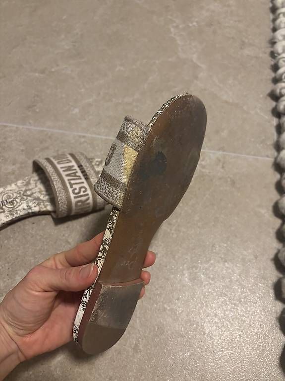 Dior Damenschuhe: Christian Dior Flip Flops Sandaletten Gebrauchsspuren! – Gebraucht aus Zürich von car_9sdb 3