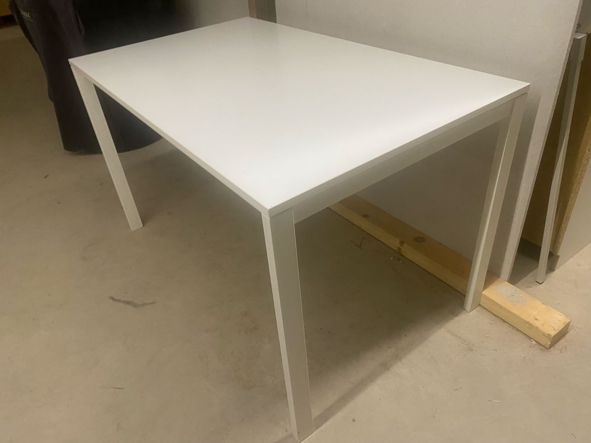 Tavoli: Tisch weiss 125x75x74cm – Usato da Seewen SZ venduto da shaky01