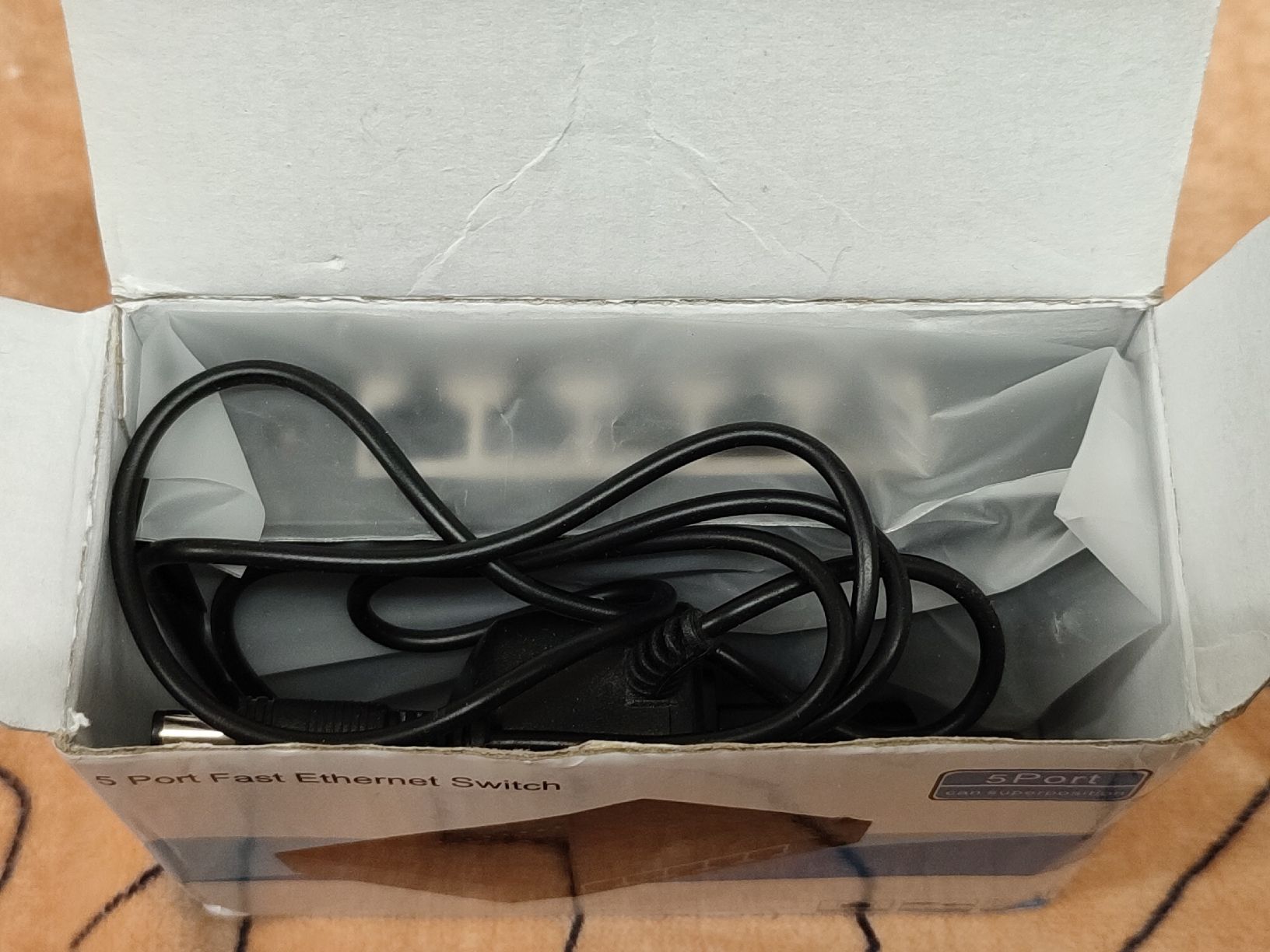 Hub & Switch: 5 Port Fast Eternet Switch – Nuovo (secondo la descrizione) da Utzenstorf venduto da Igelfamilie 1