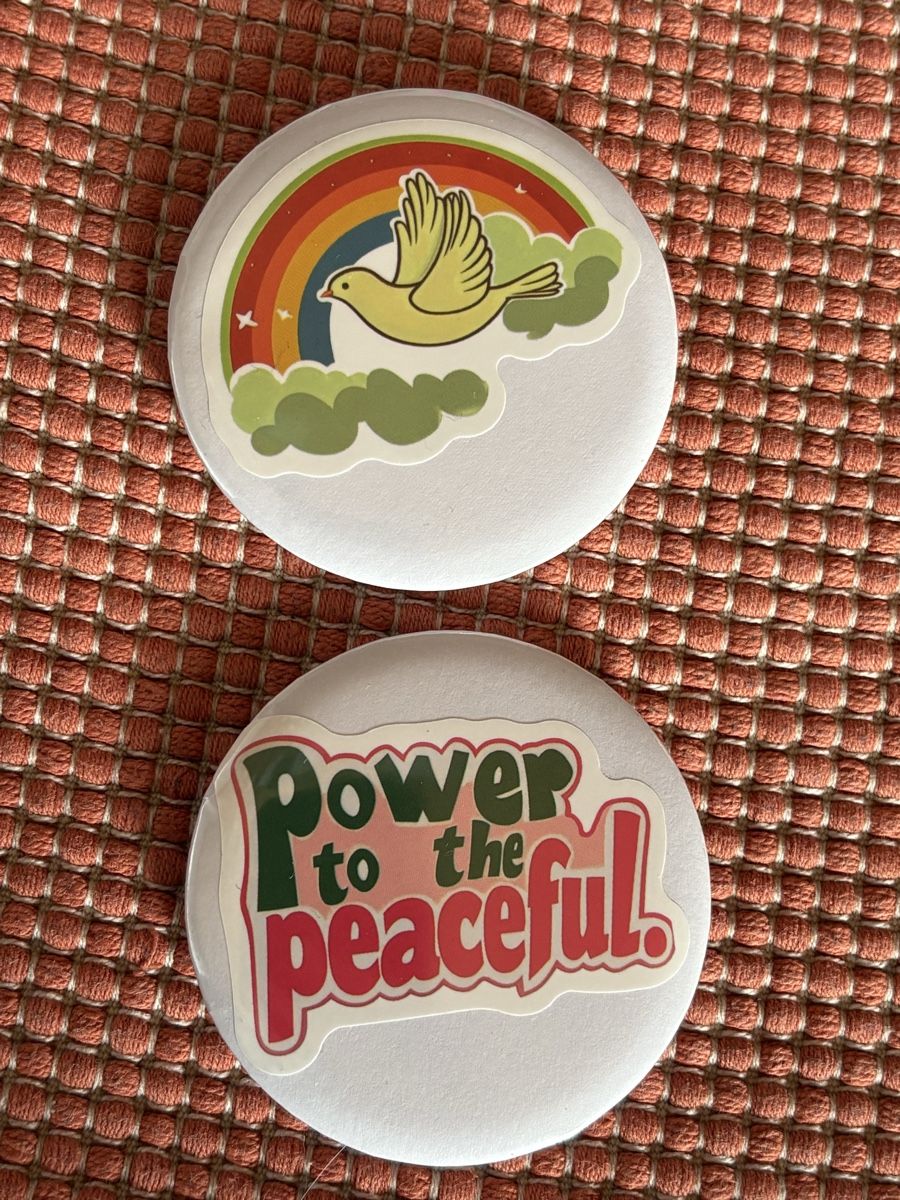 Spille & Fermagli: Frieden Brosche / Peace Button 2er Set – Nuovo (secondo la descrizione) da Rümlang venduto da BoutiqueMonique16