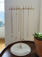 Eleganter Schmuckständer / Kettenhalter in Gold