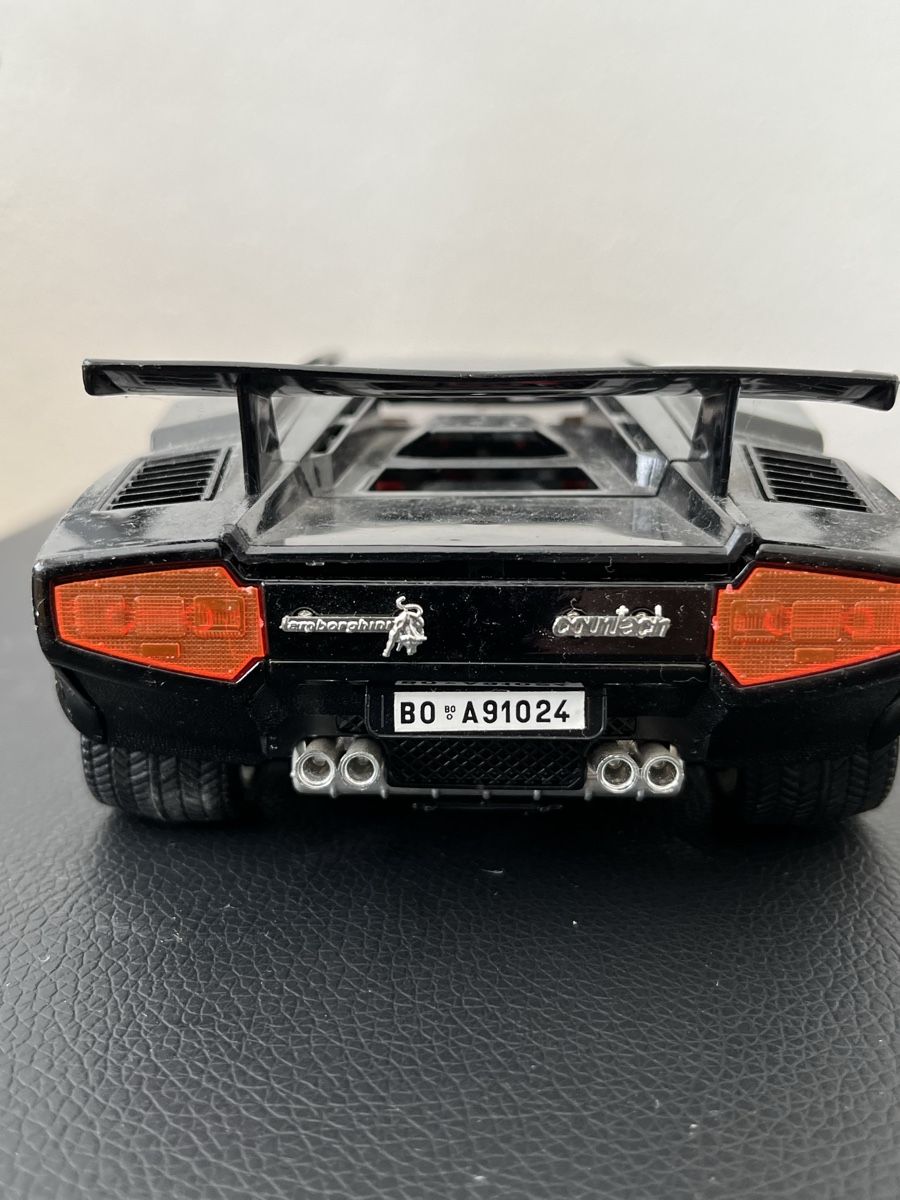Bburago Modellautos: Lamborghini Countach 1:10 – Gebraucht aus Kehrsatz von Fuedu0 3