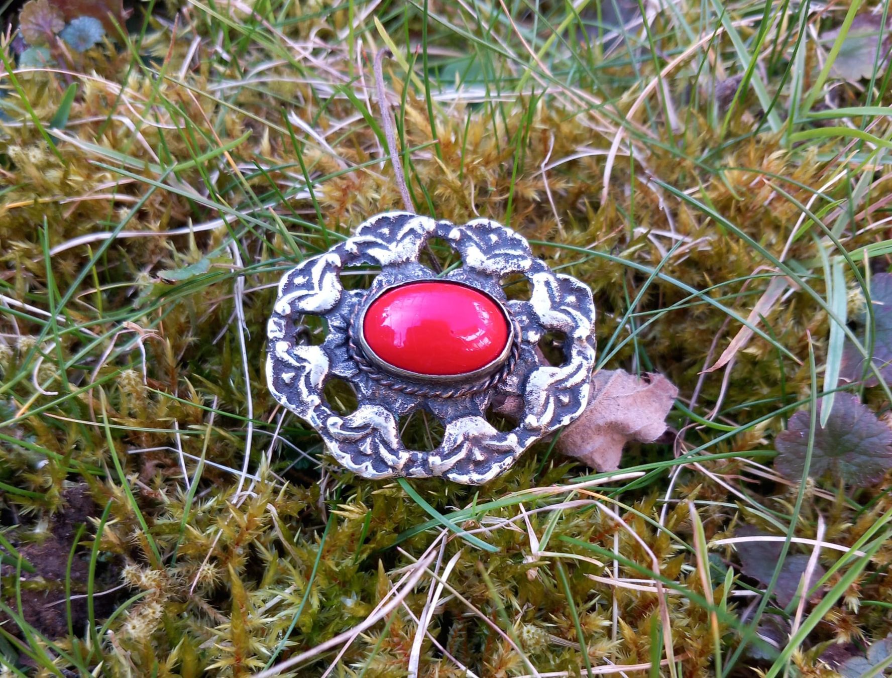 Broches & Aiguilles: Alte Brosche mit rotem Glasstein – D'occasion à Winterthur par Jopf1 7