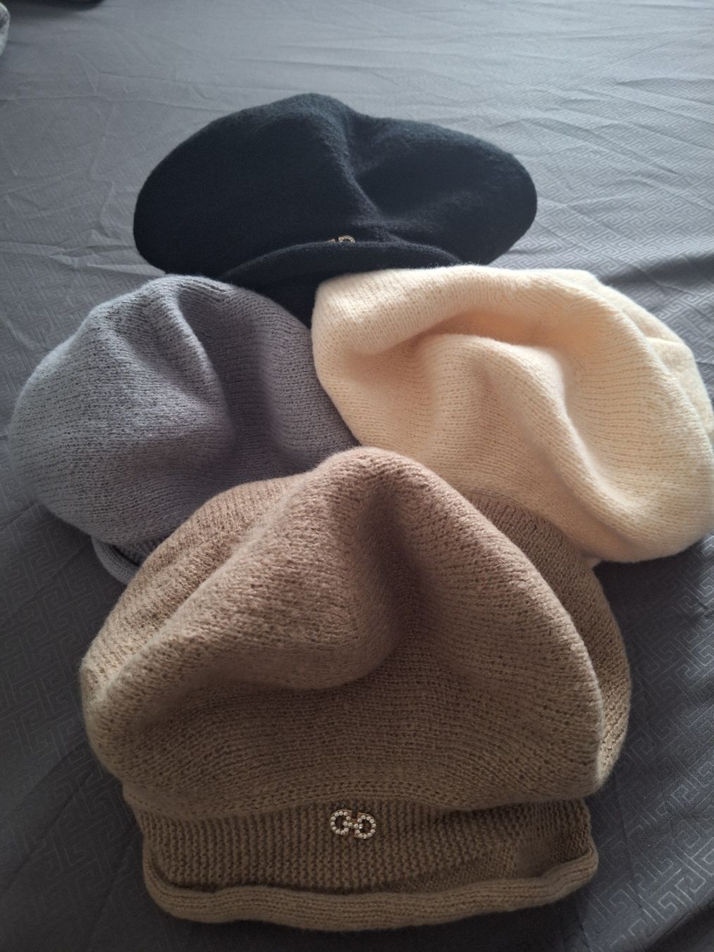 Copricapi, berretti & cappellini: Bonnets – Nuovo (secondo la descrizione) da Fribourg venduto da car_6vvs