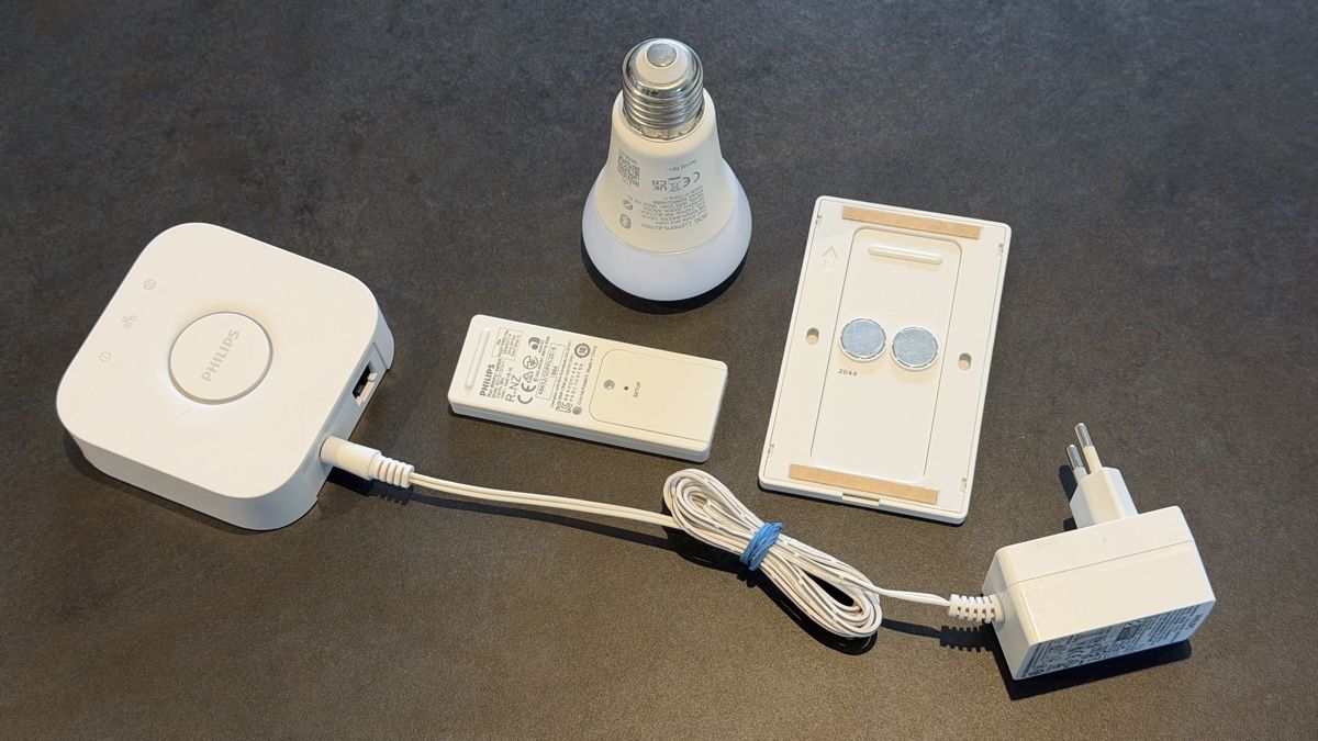 Philips Lampes: Philips Hue Starter Set Bridge, Color-E27 Birne, Dimm Switch – D'occasion à Pfeffingen par AuktionatorX 2