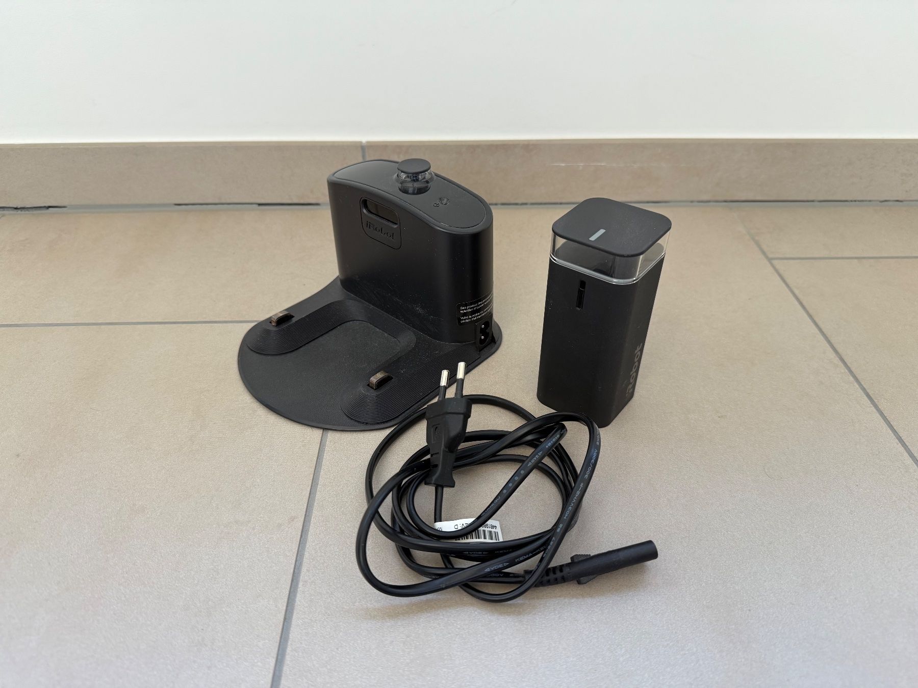 Irobot Aspirapolveri & Accessori: iRobot Roomba 680 Saugroboter + Ladestation & Virtual Wall – Usato da Zürich venduto da gue_cfb6 3