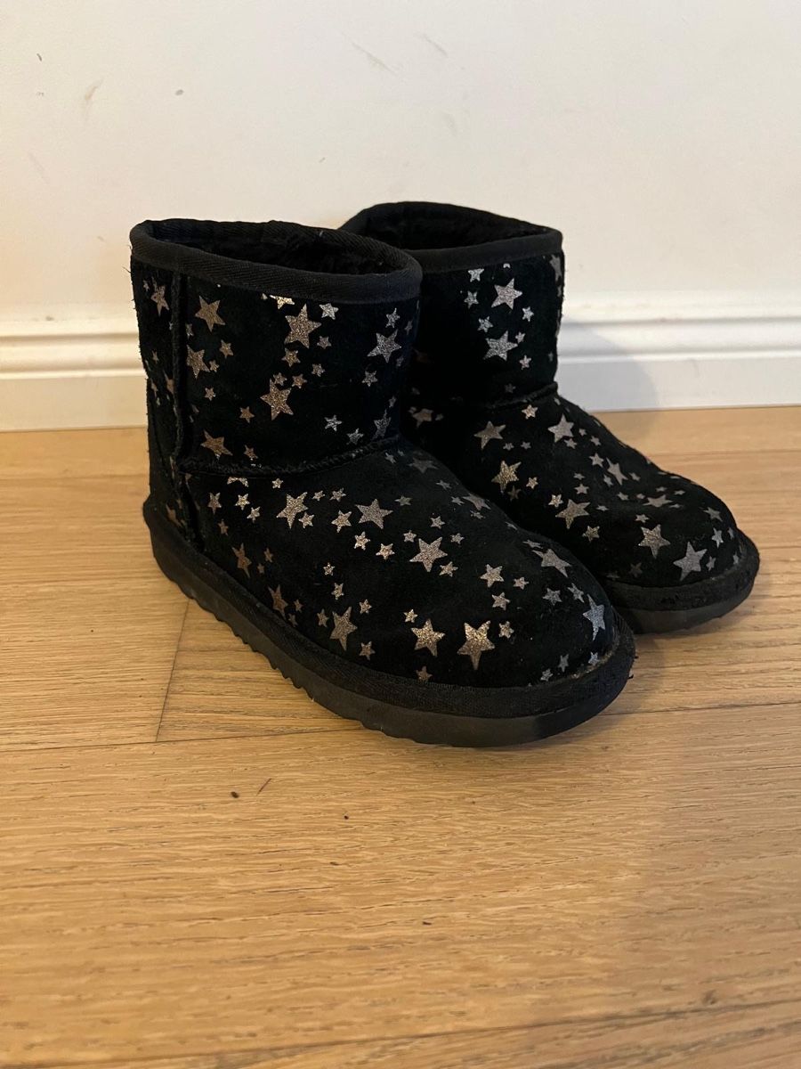 Ugg Scarpe per ragazze: UGG Stiefel Gr. 31 schwarz mit Sternen Winter Mädchen – Usato da Meilen venduto da Michi1805