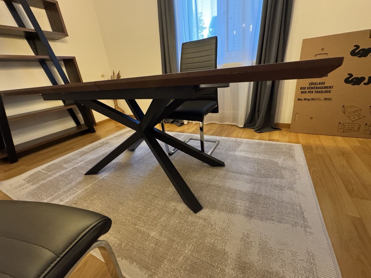 Set di tavolo e panche: Ausziebarertisch mir 4 Stühlen – Usato da Jona venduto da Sweet01 3