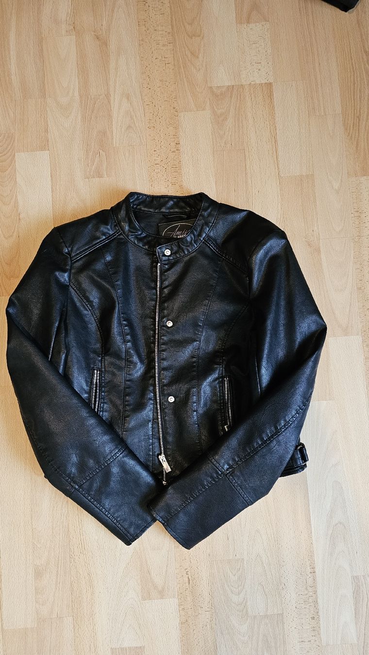 Jacken: Schwarze Kunstlederjacke – Gebraucht aus Suberg von nat_qvg5