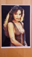 Ornella Muti, Original Autogramm auf Grossfoto in Farbe