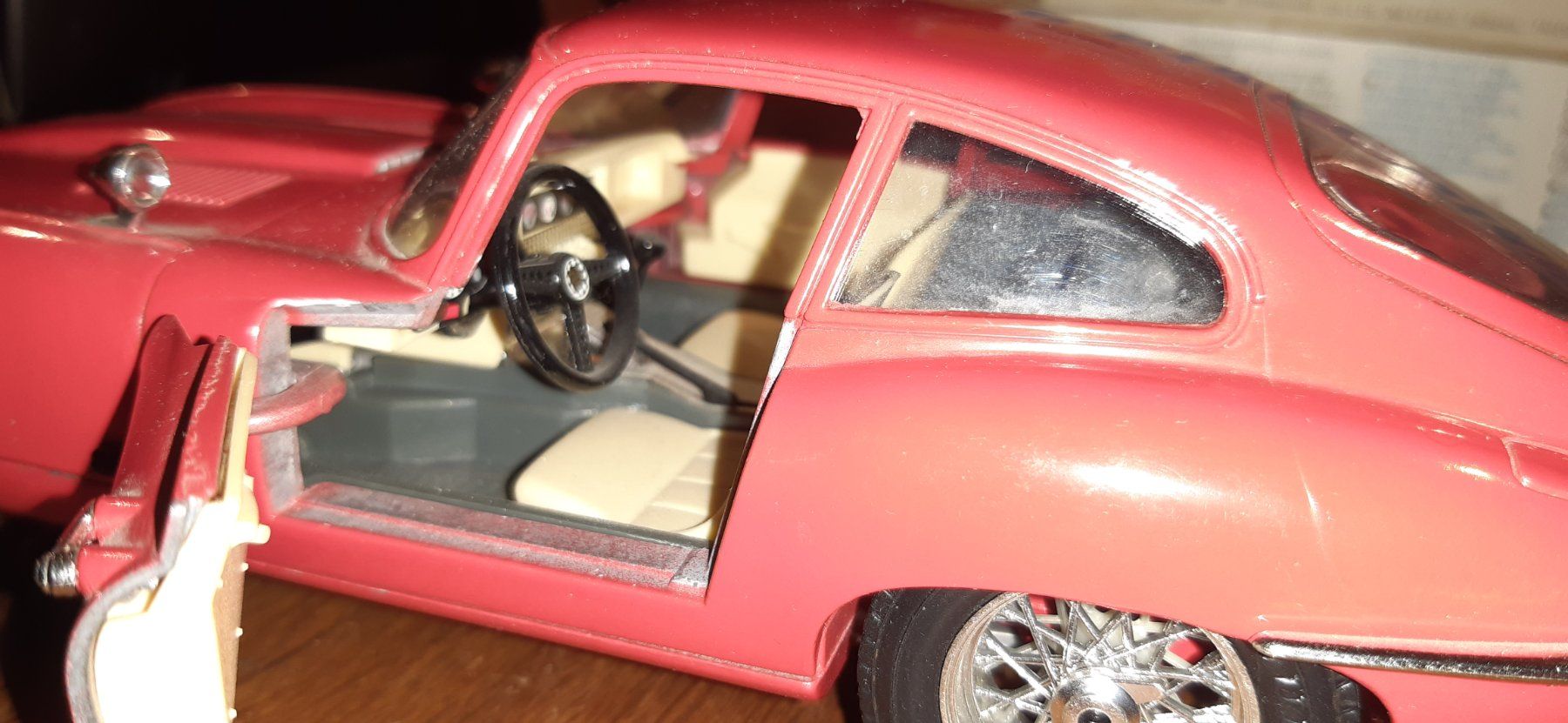 Bburago Modellautos: Jaguar E Coupe 1961 1:18 Burago – Gebraucht aus Fehraltorf von STEMAC01TK 1