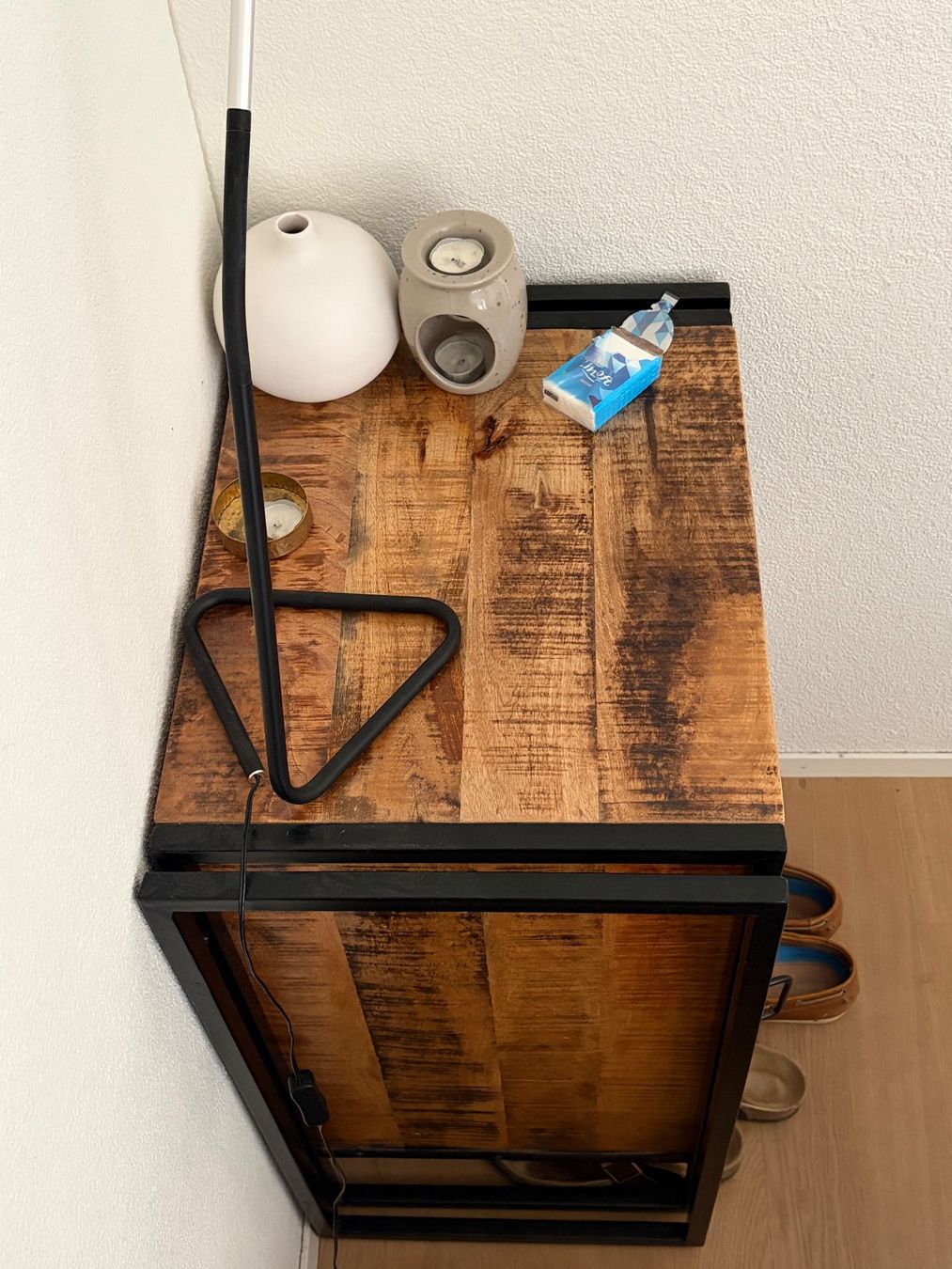 Tables de nuit: Nachtkommode Iron - Mango massiv / Eisen – D'occasion à Schleinikon par mos_wn6y 1