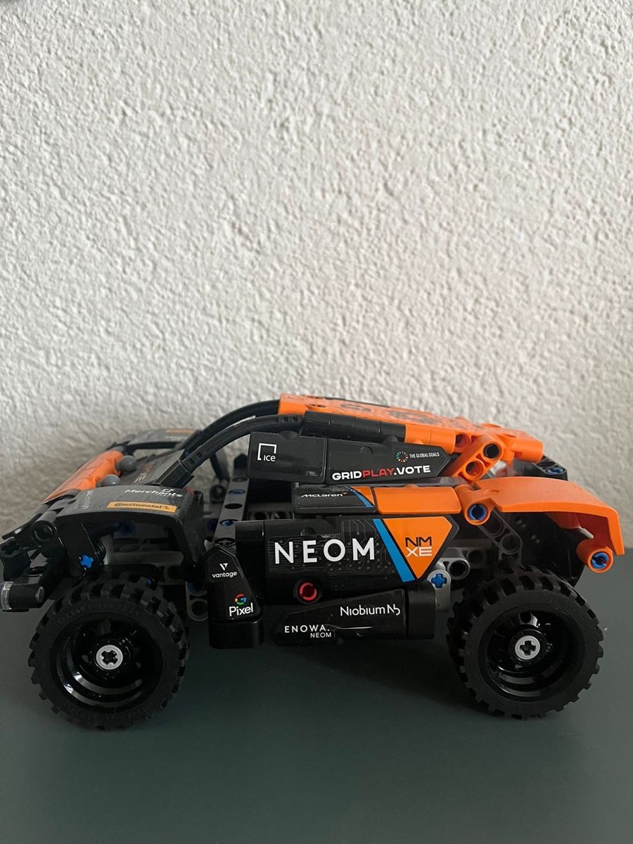 Lego Kit di costruzioni: LEGO Technic NEOM McLaren Extreme – Usato da Wichtrach venduto da Mipy84
