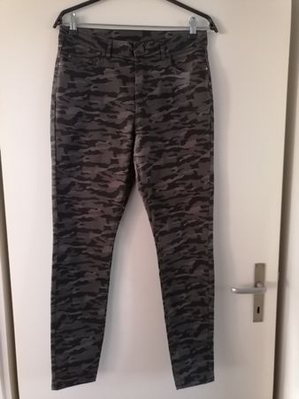 Hose, Camouflagemuster, C&A, Gr. 40