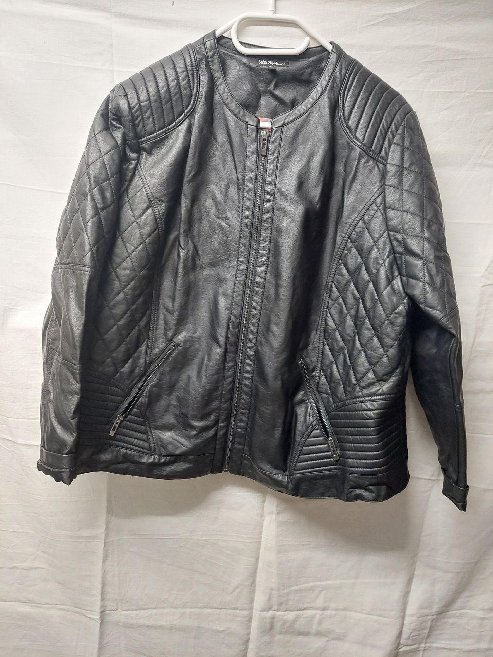 Ulla Popken Giacche: Kunstlederjacke Gr.52 Ulla Popken – Nuovo (secondo la descrizione) da Grabs venduto da bernstein81