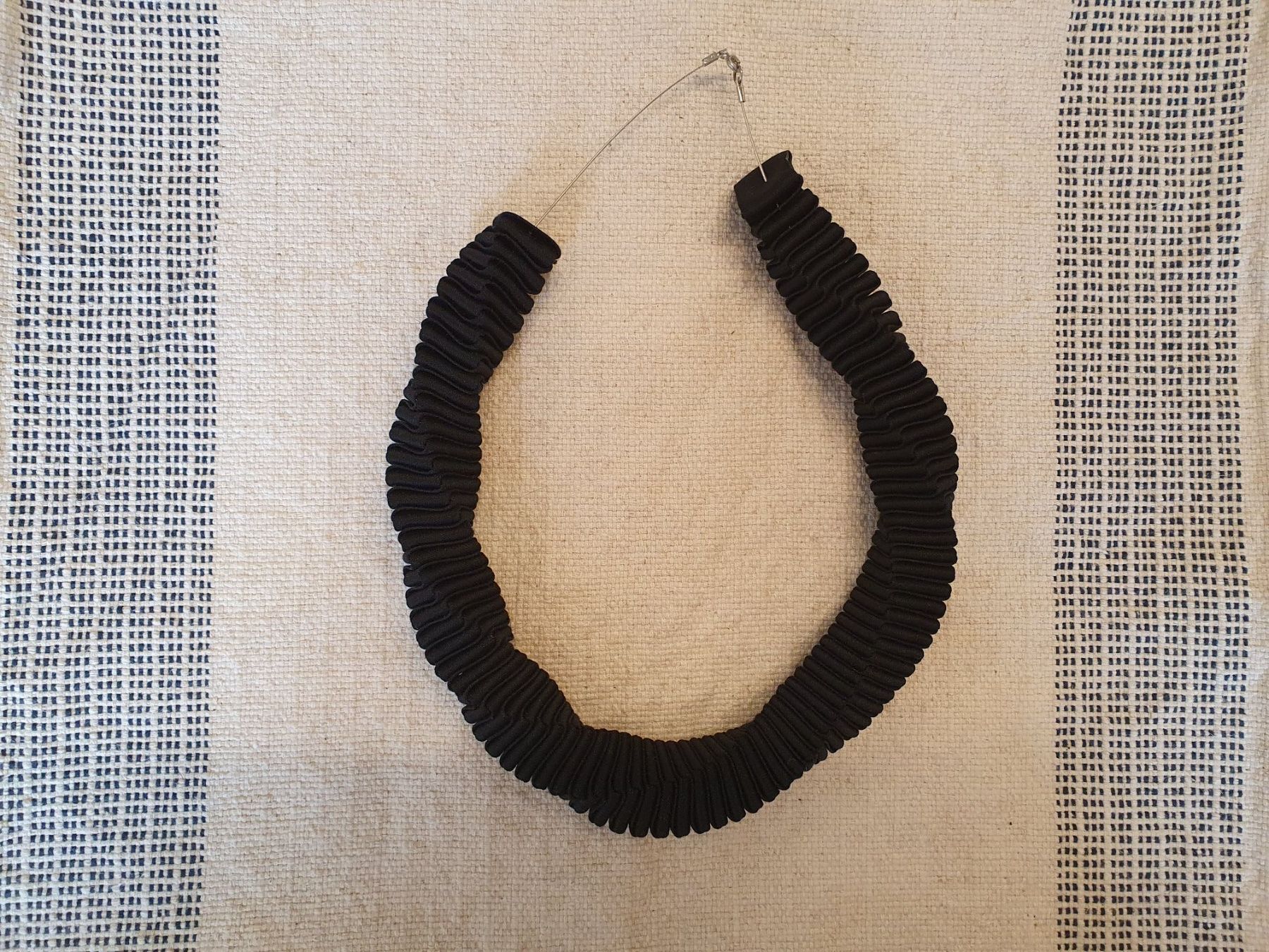 Cos Ketten: Collana di tessuto COS – Neu (gemäss Beschreibung) aus Langnau am Albis von dav_n72f
