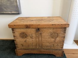 Uralte Bündner Truhe 1716