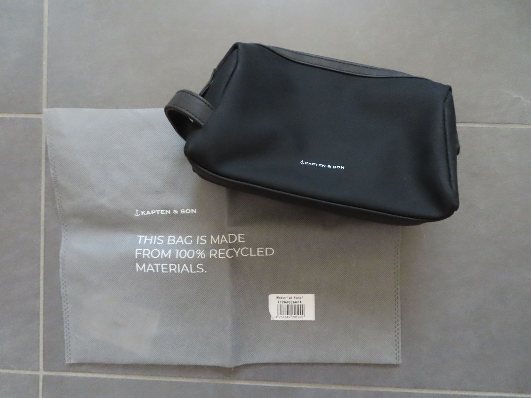 Kapten & Son Kosmetikkoffer: KAPTEN & SON Windsor All Black +++neuwertig+++ – Neu (gemäss Beschreibung) aus Wallenried von Asyano