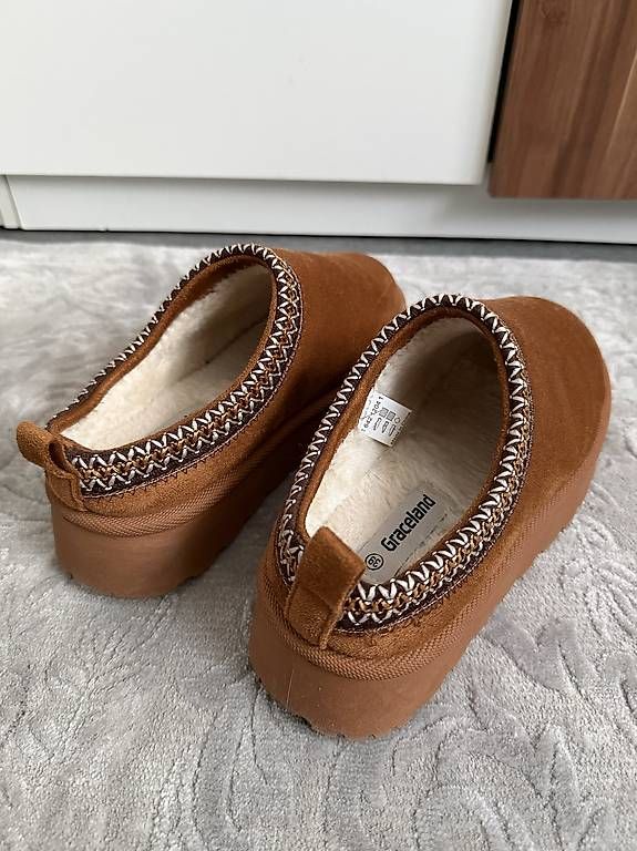 Graceland Scarpe da donna: Winter slippers – Nuovo (secondo la descrizione) da Grenchen venduto da Wolfine 1