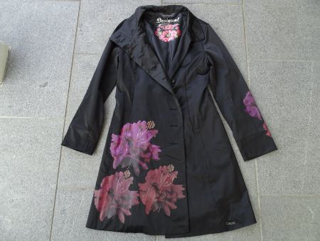 Desigual Mantel, Gr. 40, schwarz mit Blumenmuster, Top!