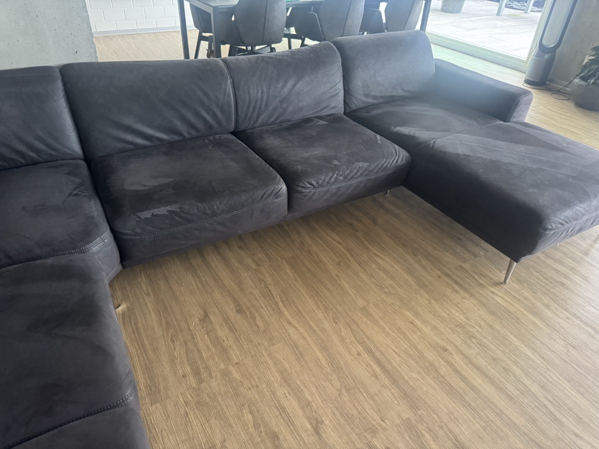 Divani: Grosses Ecksofa, dunkelgraues Microfaser, Top Zustand! – Usato da Schnottwil venduto da Garuso 2