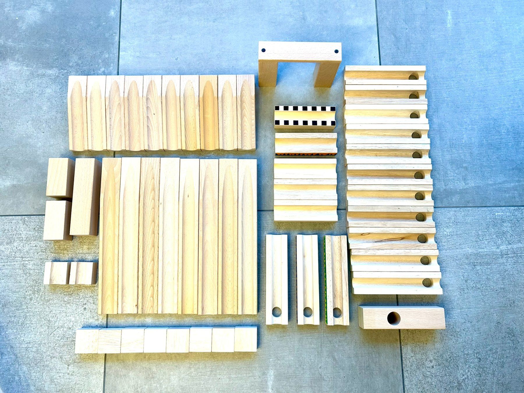Spielzeuge: Kugelbahnteile aus Holz – Gebraucht aus Corminboeuf von Ld6NVToZQe 1