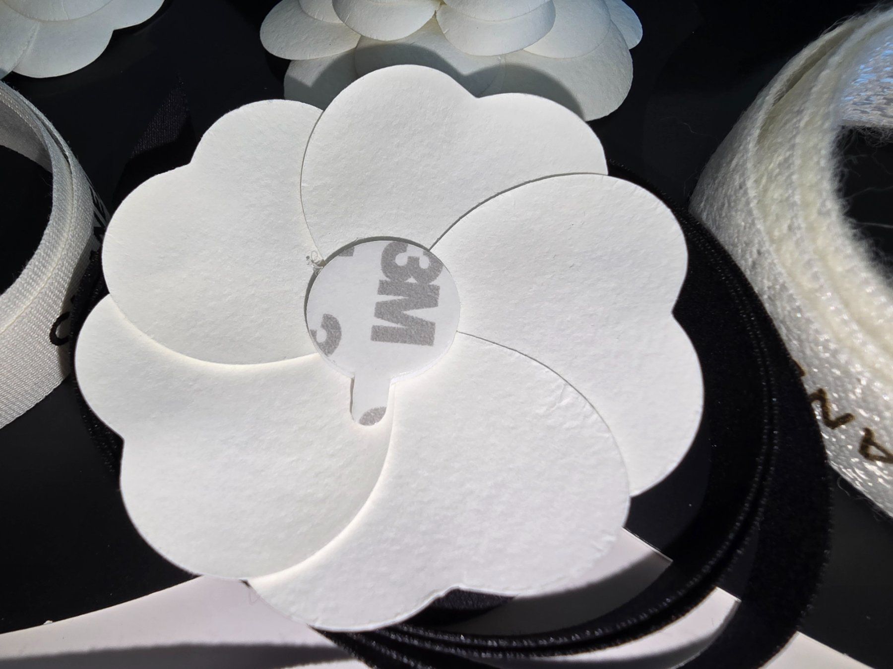 Chanel Sacs: Chanel Verpackung Bänder Kamelien – Neuf avec emballage d'origine à wallisellen par funkelsternchen5 3