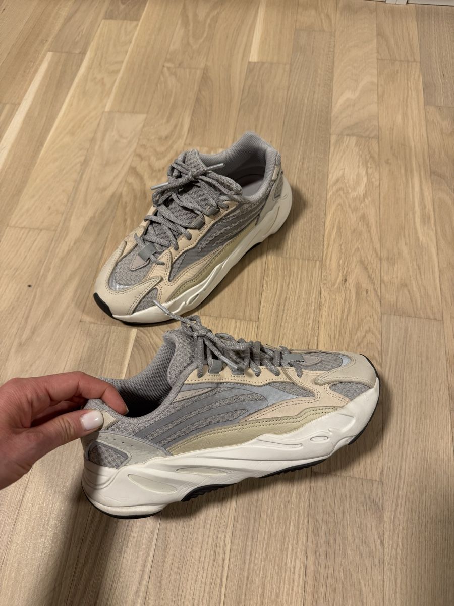 Adidas Scarpe da uomo: Adidas Yeezy Boost 700 V2 – Nuovo (secondo la descrizione) da Reinach BL venduto da Nushka89 2