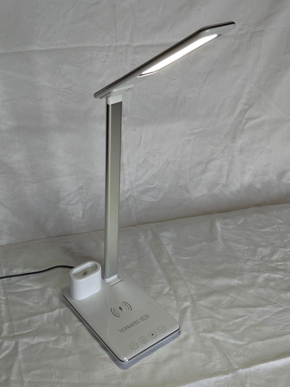 Lampes: Terratec LED-Tischleuchte mit Ladestation  – D'occasion à St, Antoni par SEMAD 4