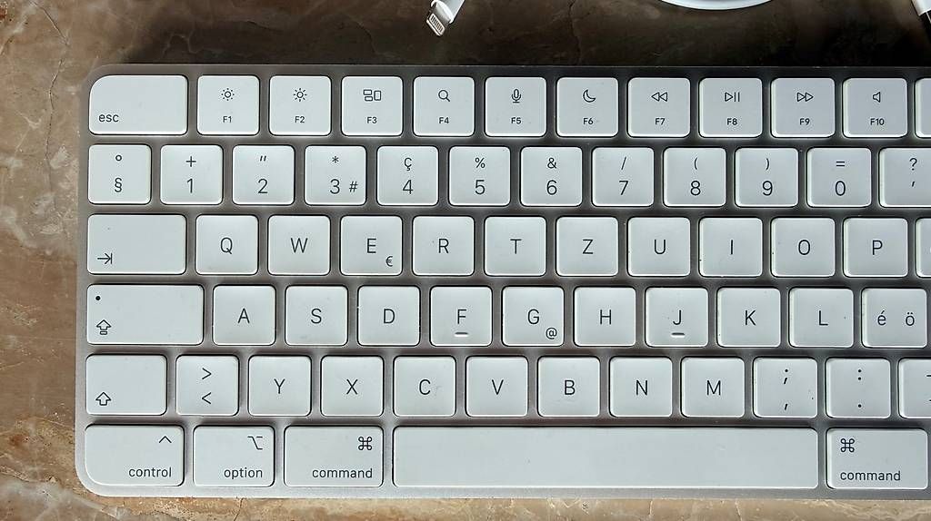 Apple Claviers: Apple Magic Keyboard Touch ID CH – D'occasion à Bilten par apollo_75 2