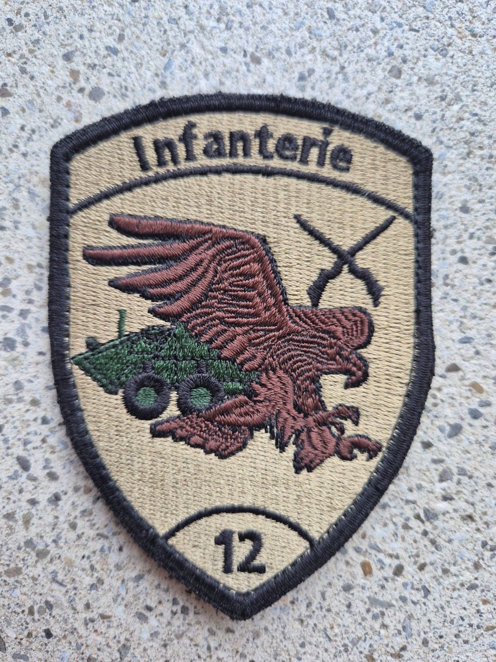 Schweizer Armee Plaketten & Abzeichen: *** Badge Infanterie 12 mit klett *** – Gebraucht aus Riedholz von fr_sIruP